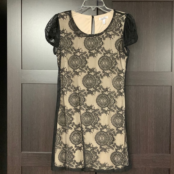 Black Lace Overlay Dress L Juniors - Picture 1 of 6